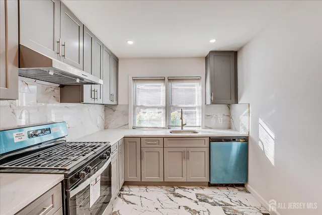 $2,800 | 385 Pierson Avenue, Unit 1, Edison, NJ 08837