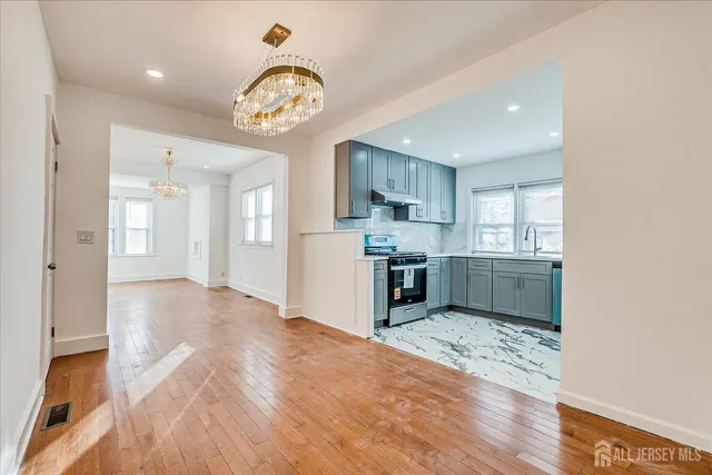 $2,800 | 385 Pierson Avenue, Unit 1, Edison, NJ 08837