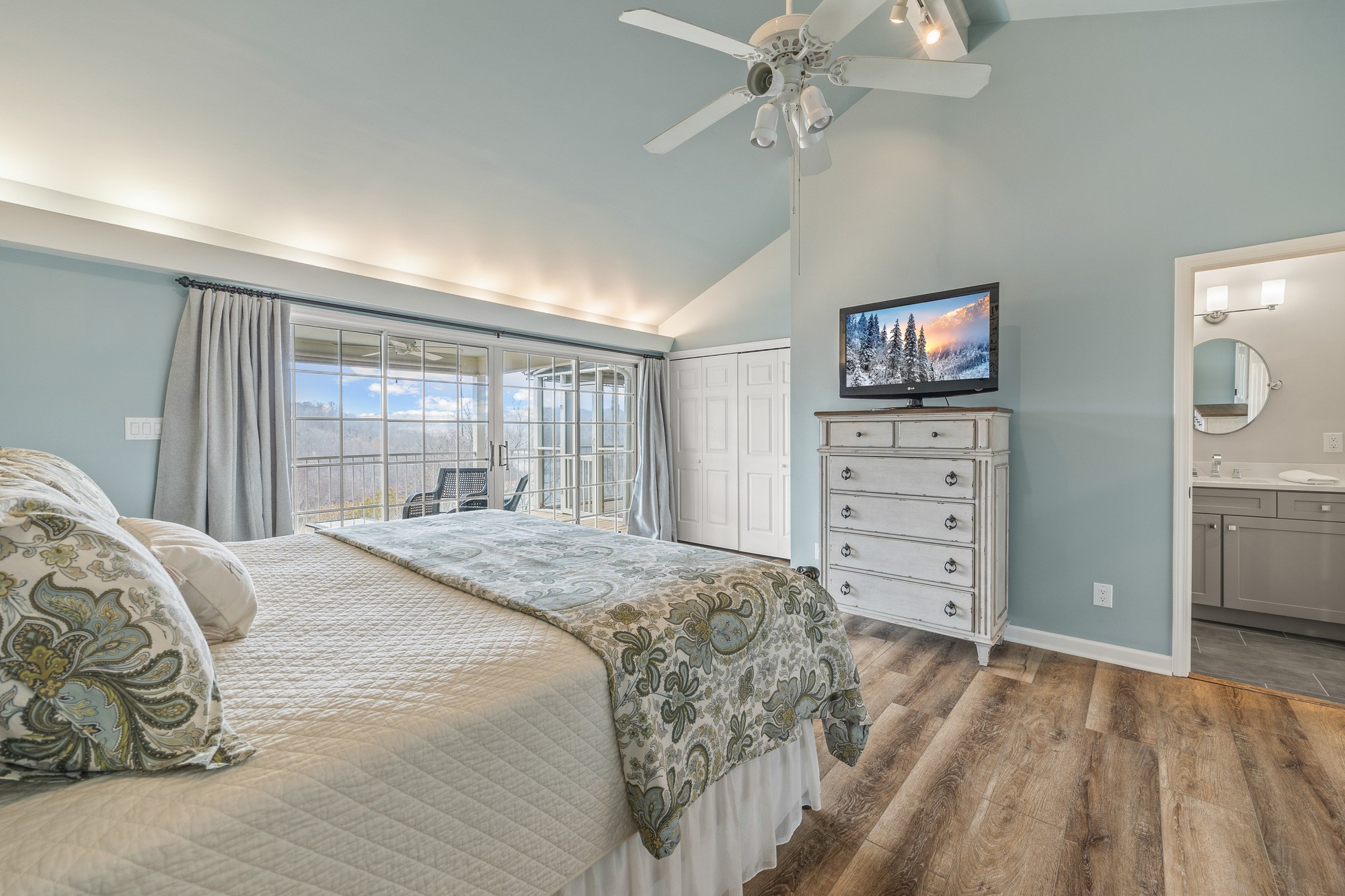 998 Highland Trail Sparta, TN 38583 - Photo 11 of 43 a bedroom with a bed and a flat screen tv