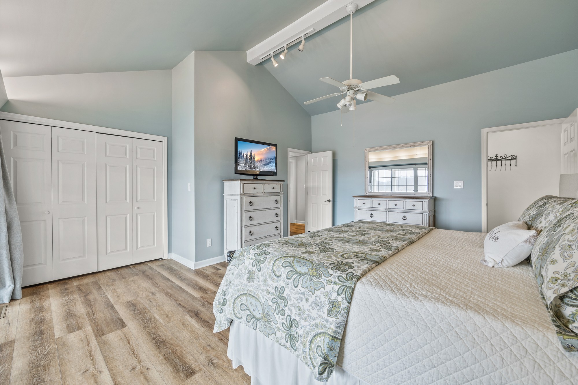 998 Highland Trail Sparta, TN 38583 - Photo 12 of 43 a bedroom with a bed dresser and a window