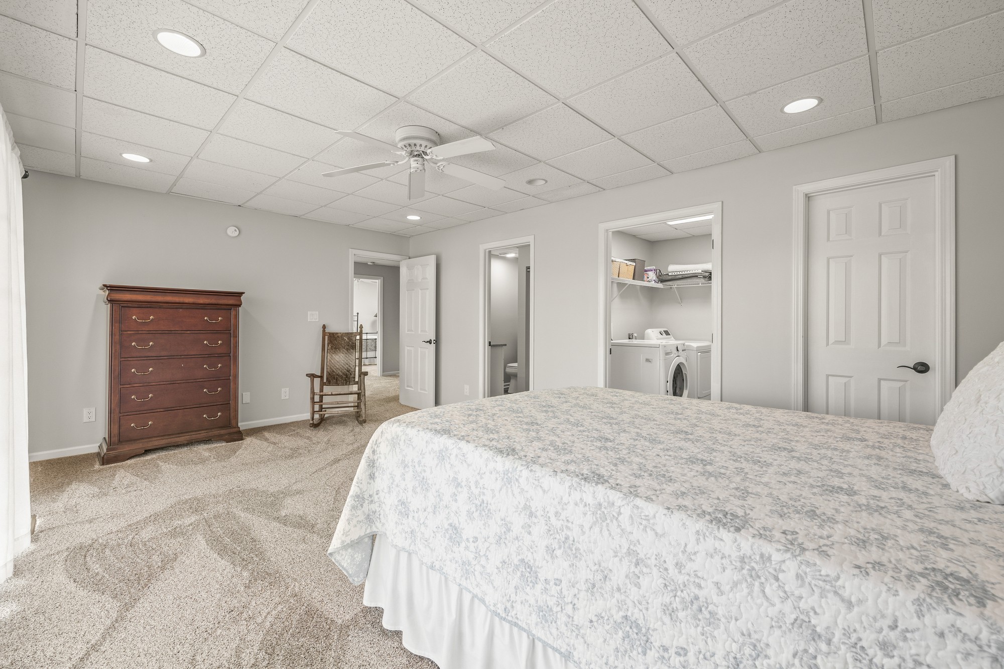 998 Highland Trail Sparta, TN 38583 - Photo 20 of 43 a spacious bedroom with a bed and a dresser