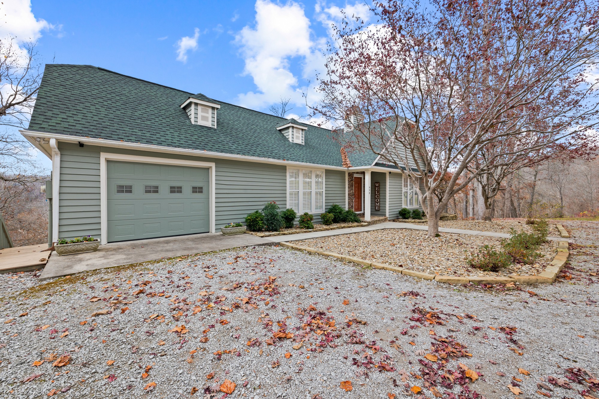 998 Highland Trail Sparta, TN 38583 - Photo 32 of 43 a front view of a house with a yard and garage