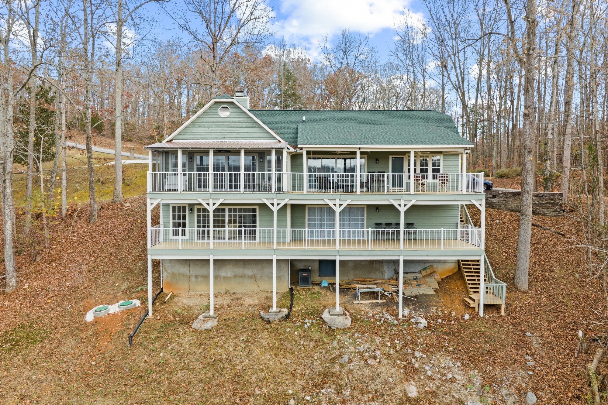 998 Highland Trail Sparta, TN 38583 - Photo 35 of 43 front view of a house with a yard
