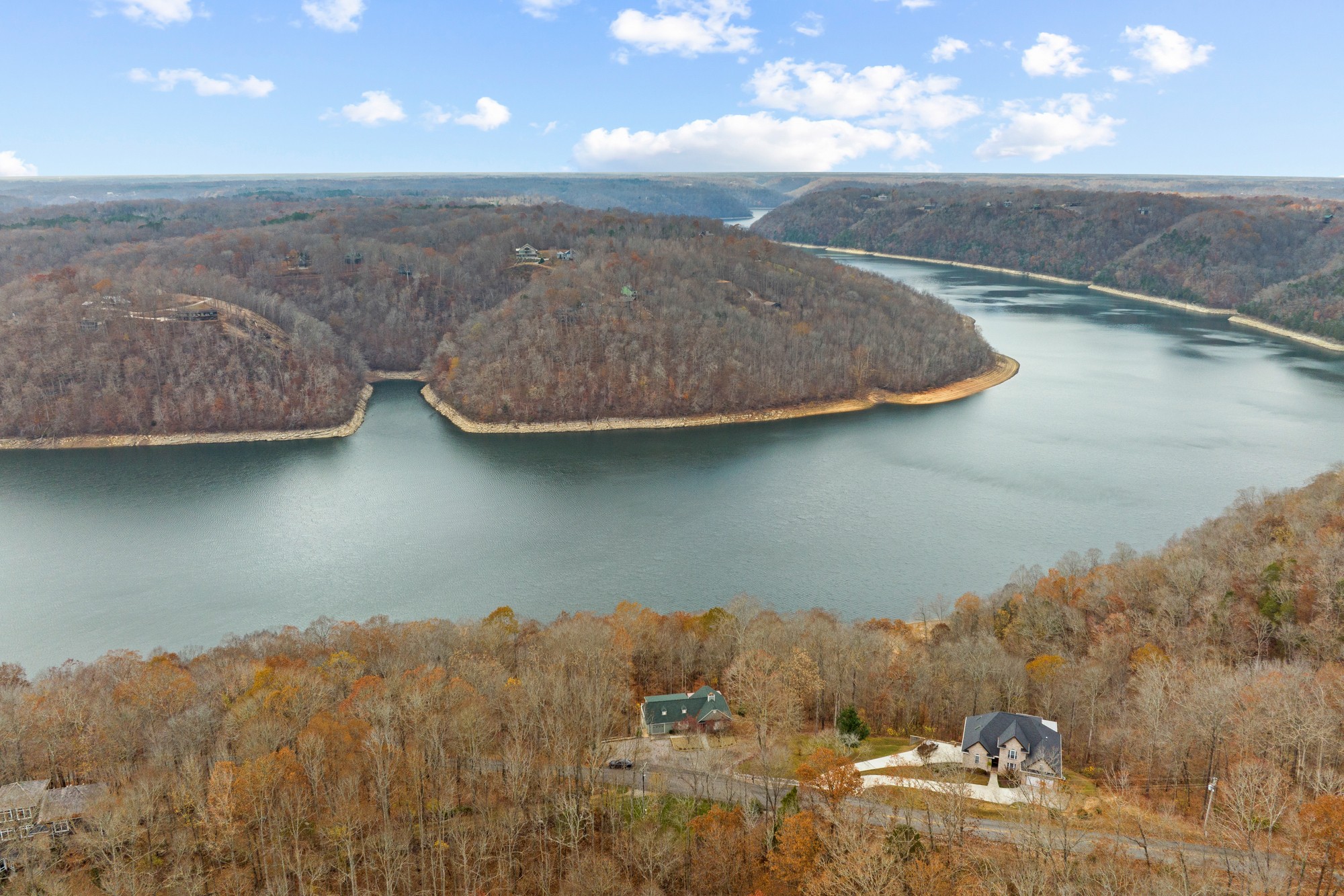 998 Highland Trail Sparta, TN 38583 - Photo 40 of 43 a view of a lake with a mountain in the background