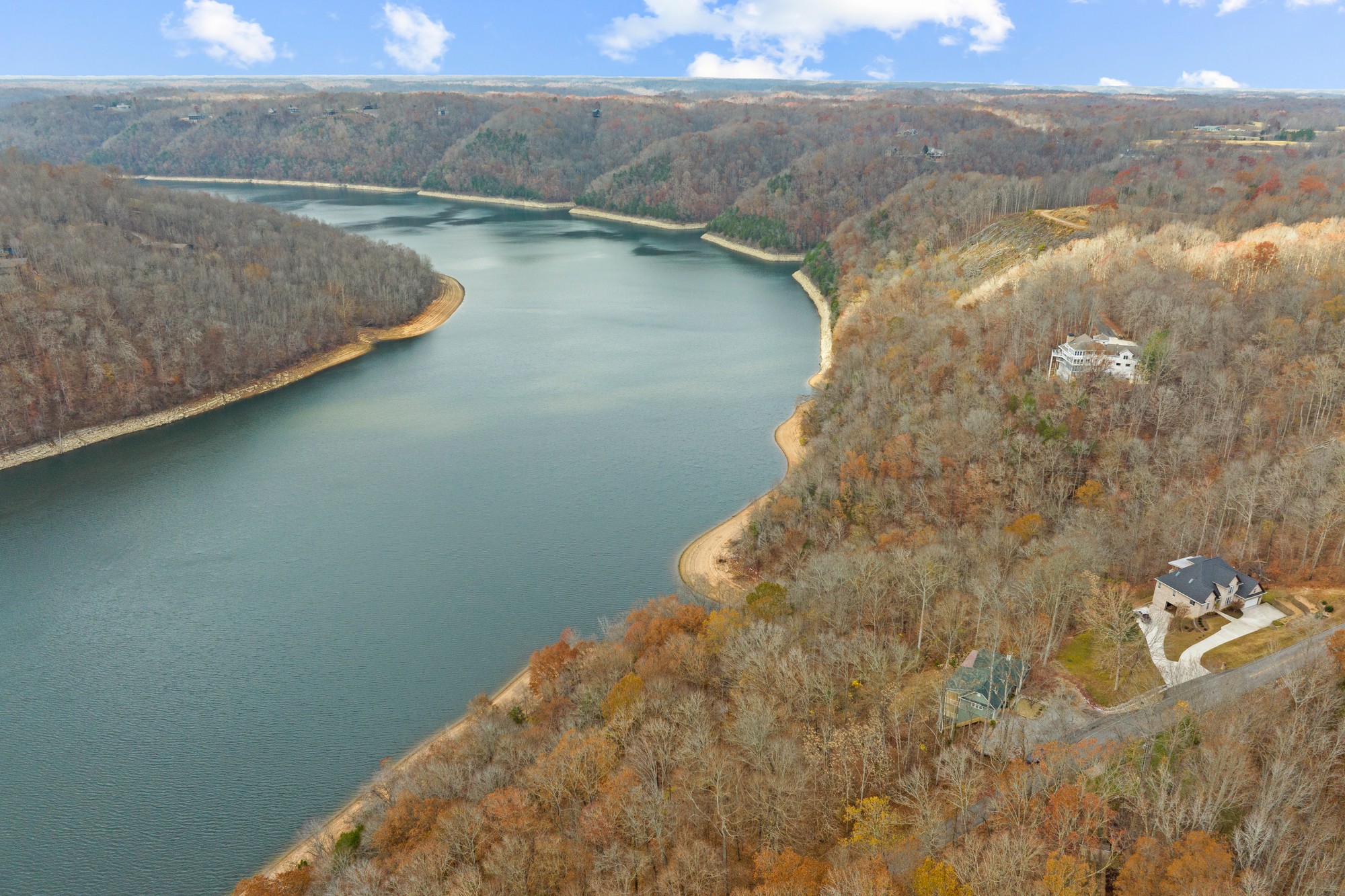 998 Highland Trail Sparta, TN 38583 - Photo 42 of 43 a view of a lake in middle of the town