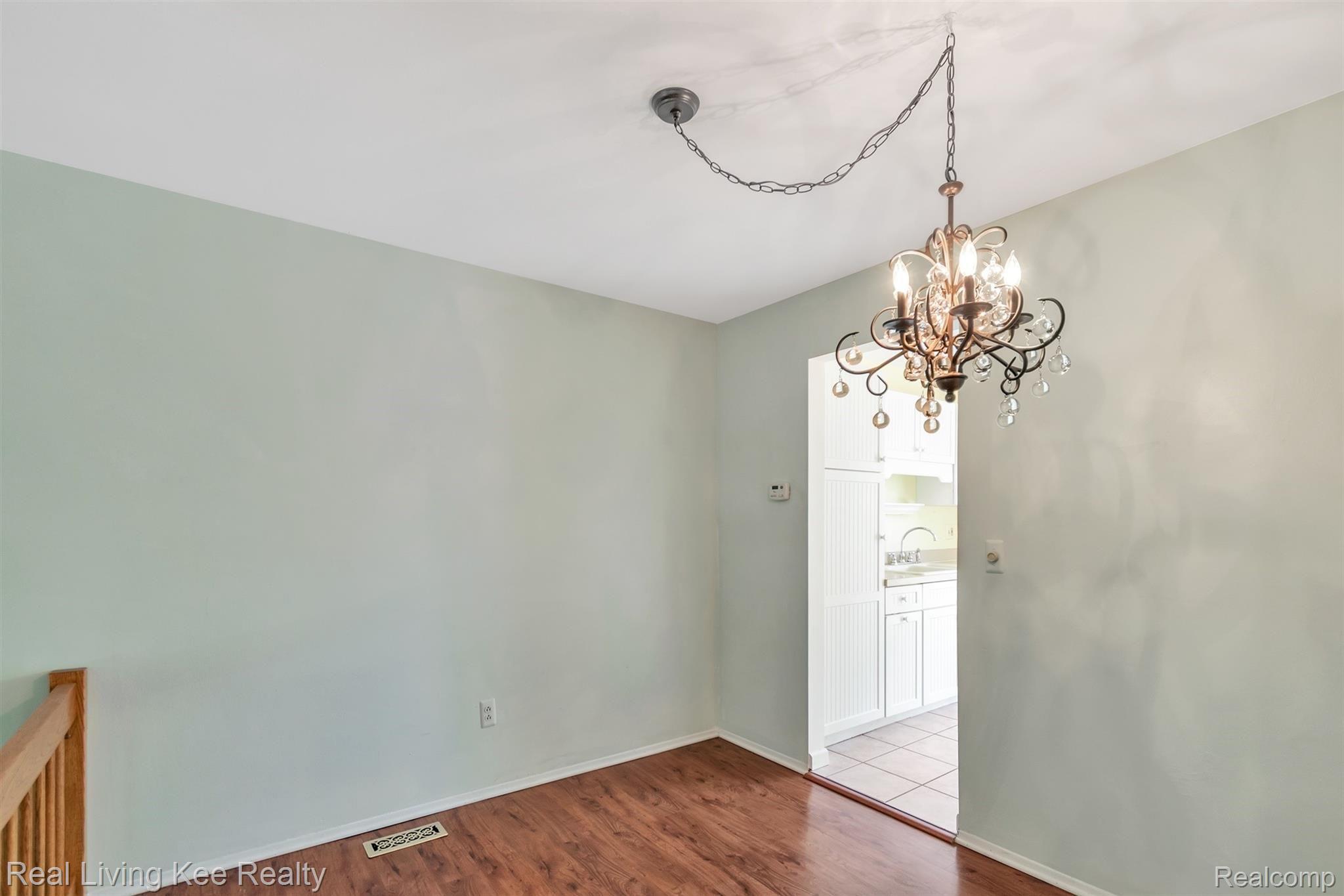 1594 Ravine Lane Rochester, MI 48306 - Photo 10 of 32 ravinediningrm.jpg