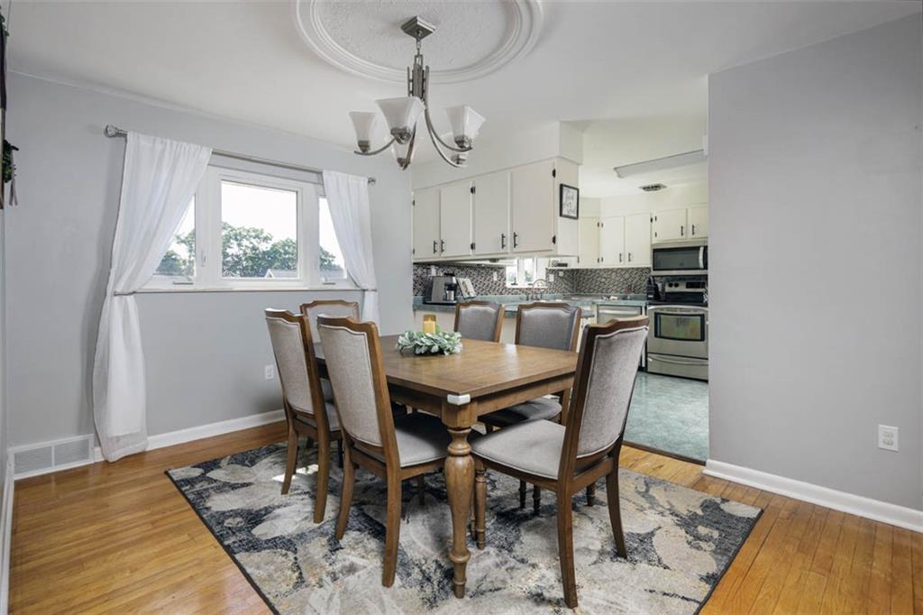 16 Grace Road Scottdale, PA 15683 - Photo 11 of 42 Dining area