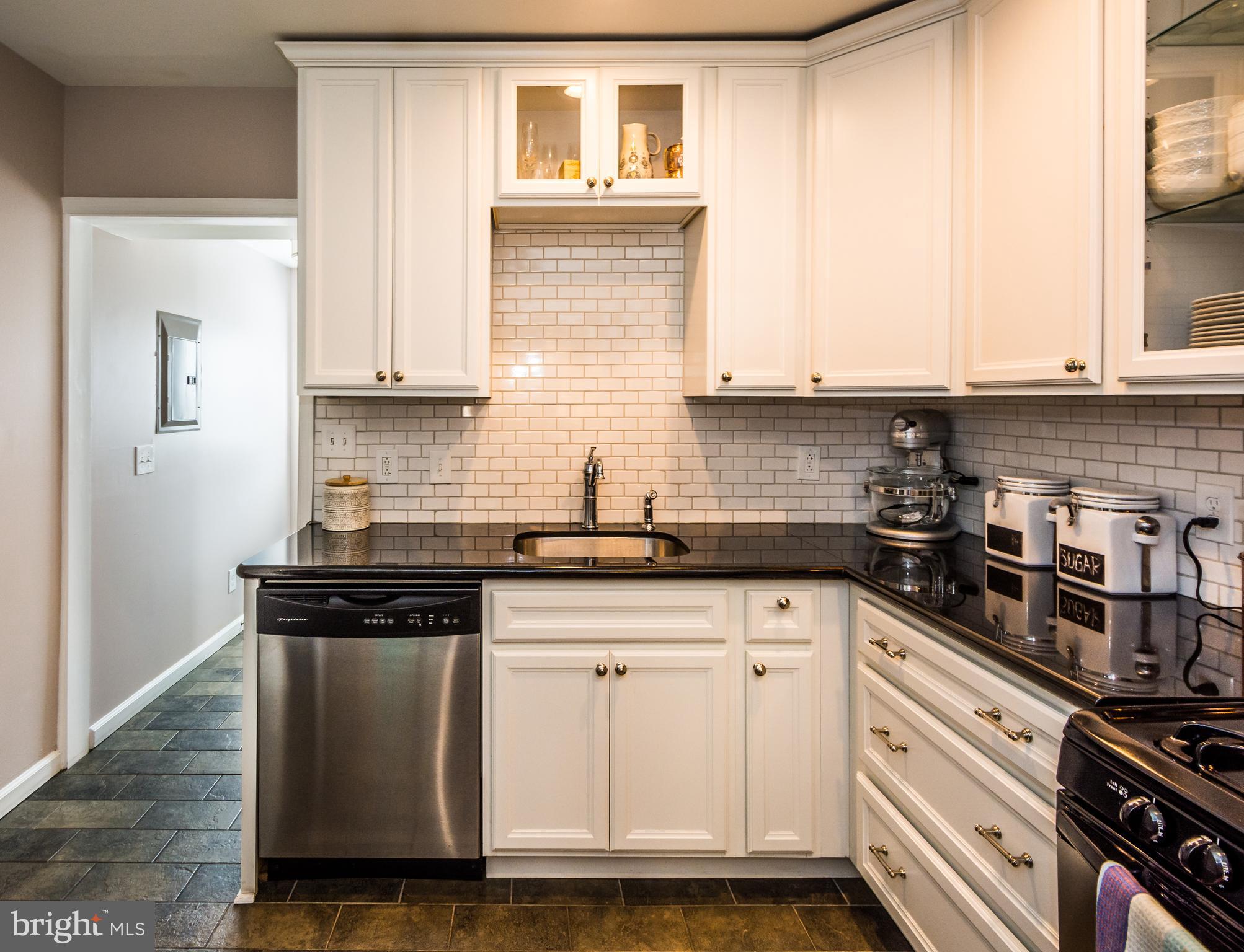 1443 Decatur Street Baltimore, MD 21230 - Photo 11 of 38 42" White Cabinets