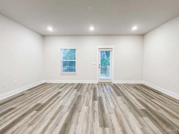 $1,695 | 9455 Nature Crk Lane, Pensacola, FL 32526