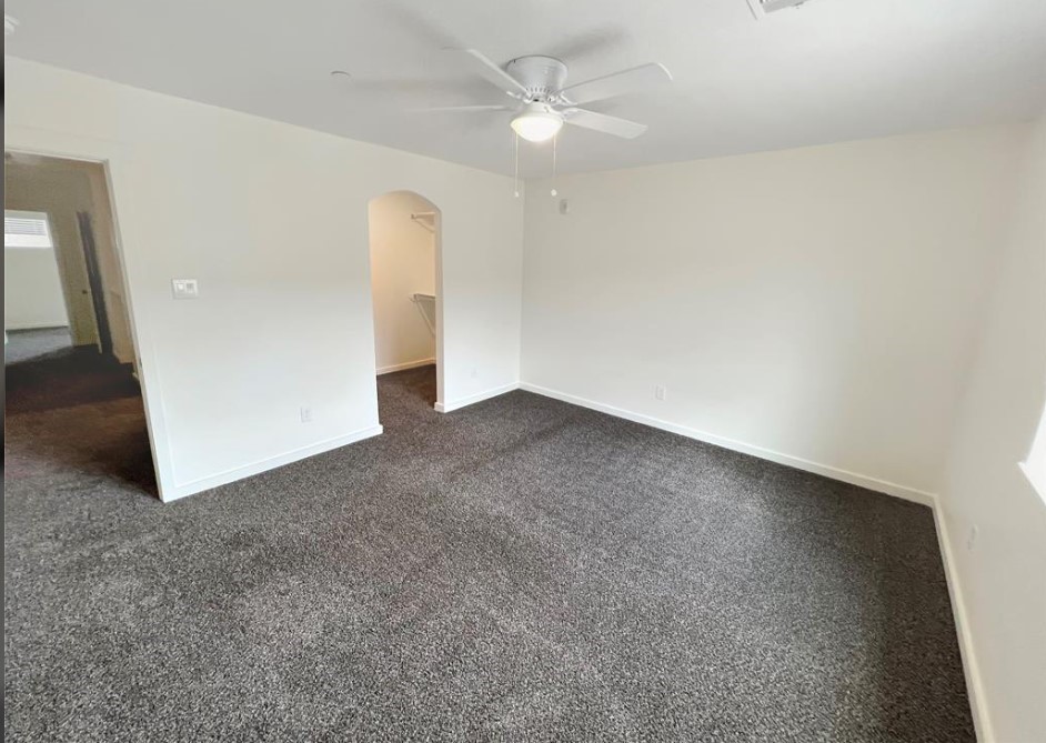 21155 Gosling Road, Unit 47B Spring, TX 77388 - Photo 21 of 29 an empty room with a ceiling fan and a window