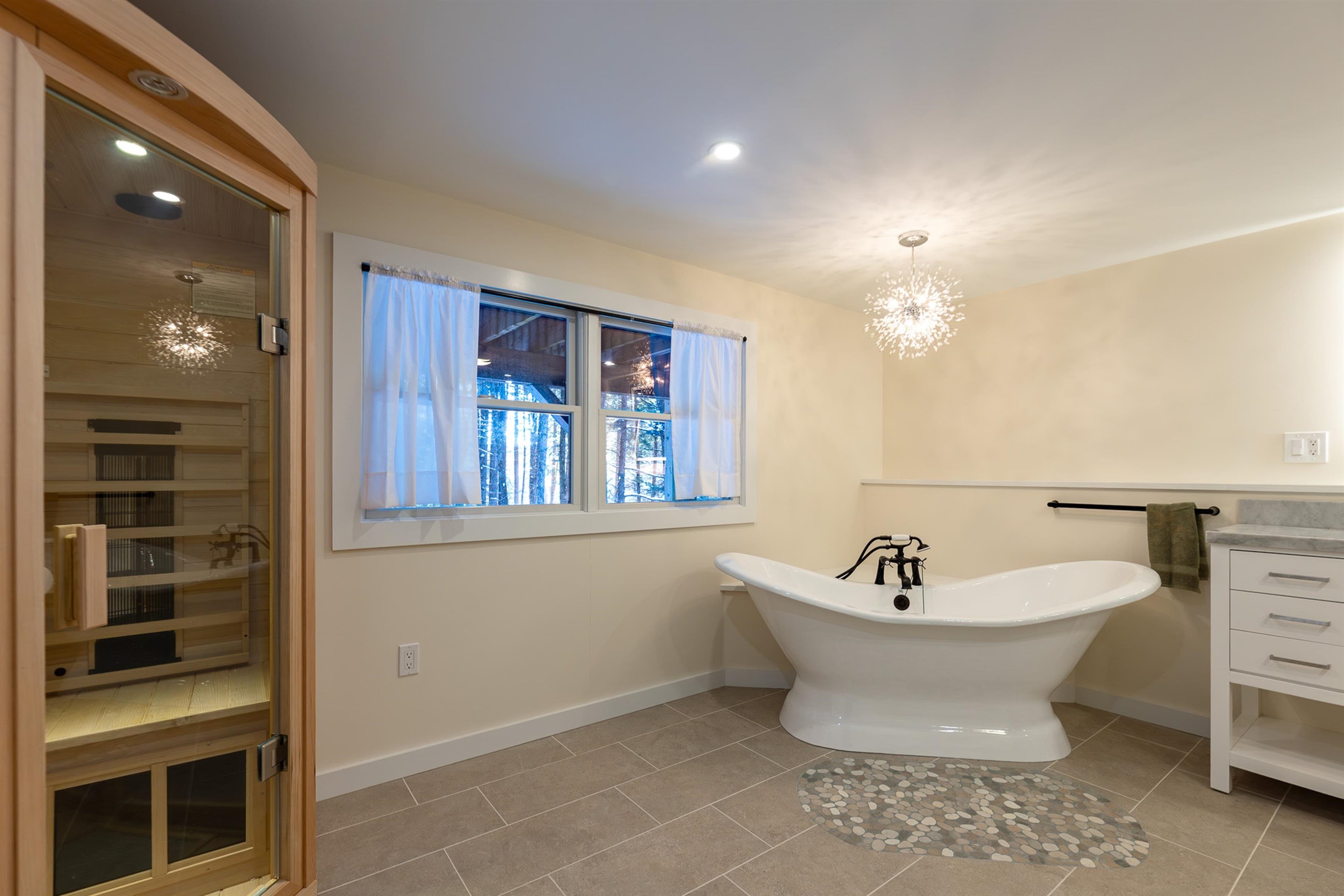 107 Jay Hill Road Hartford, VT 05001 - Photo 16 of 22