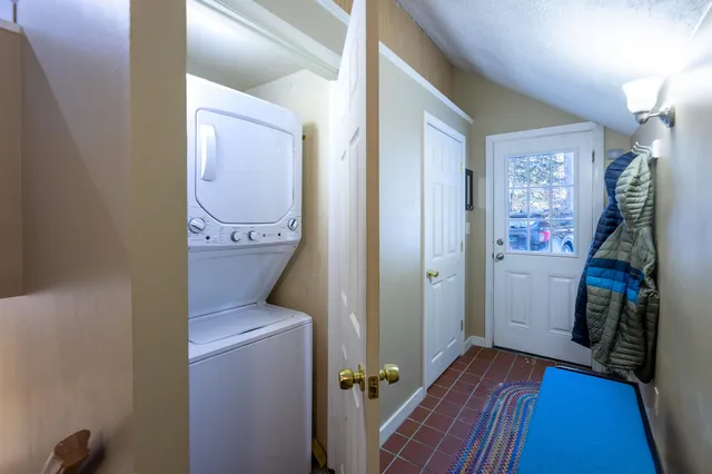 $449,000 | 107 Jay Hill Road, Hartford, VT 05001