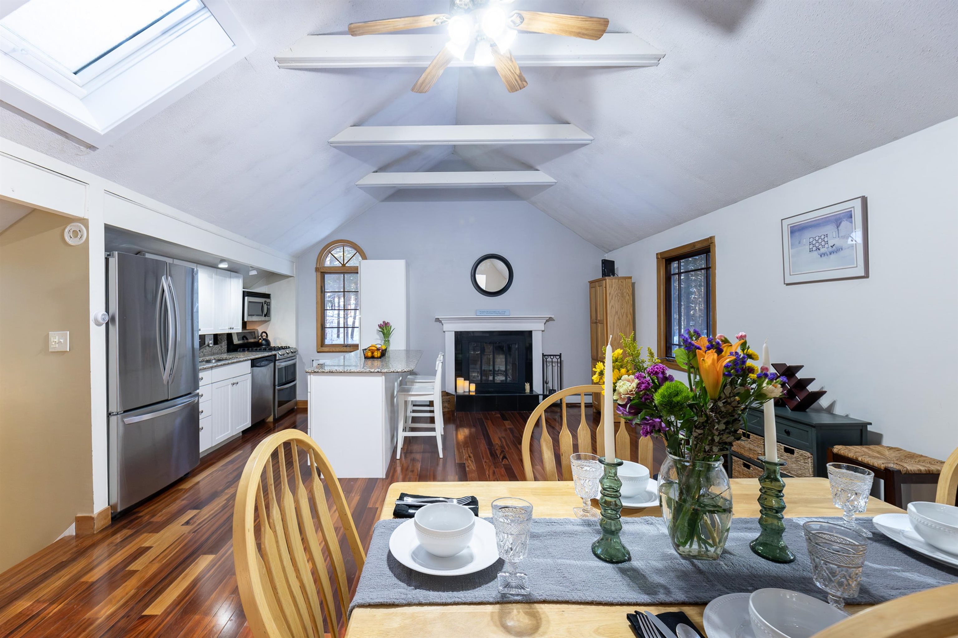 107 Jay Hill Road Hartford, VT 05001 - Photo 6 of 22