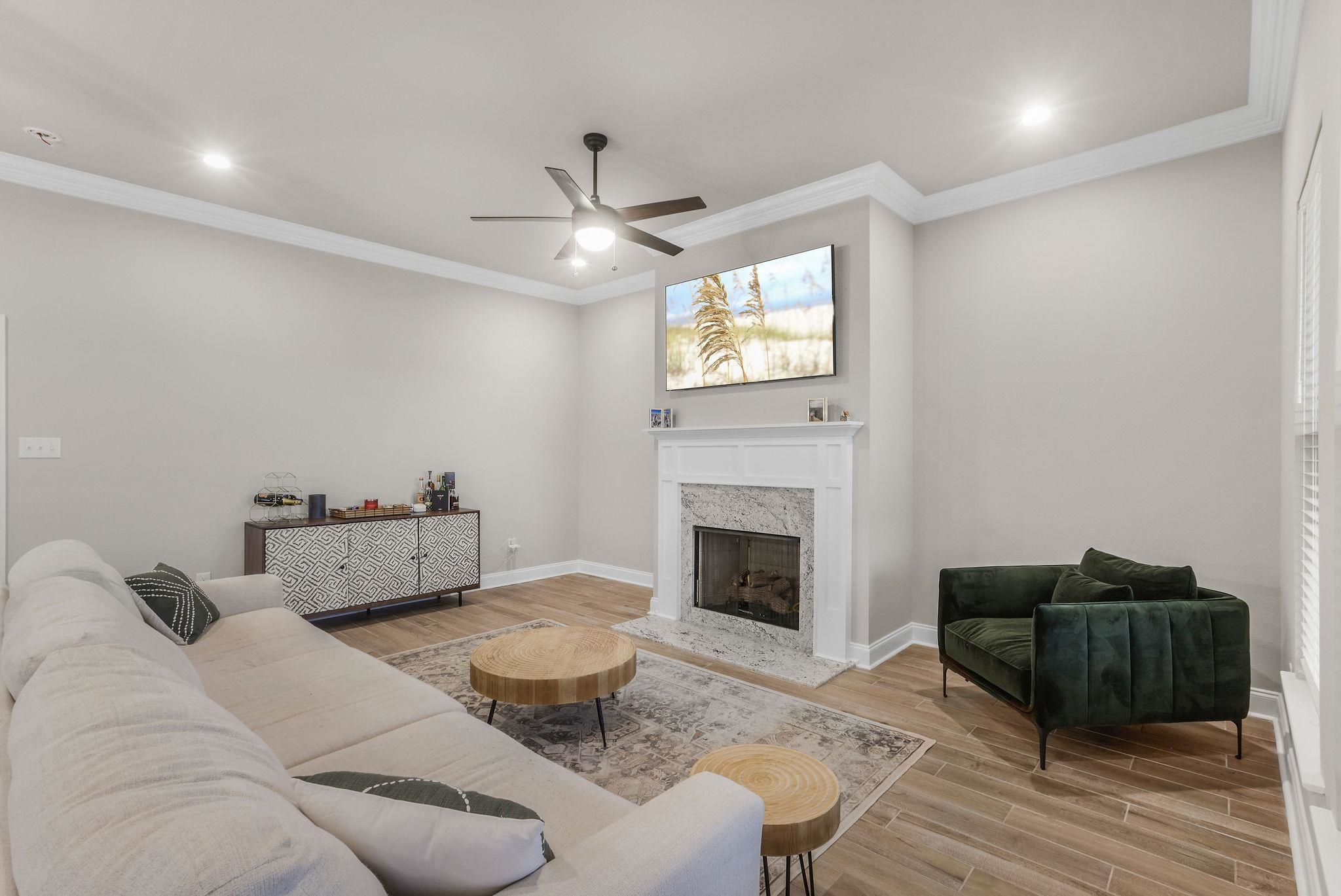 9988 Chipper Lane Foley, AL 36535 - Photo 8 of 26 Living Room
