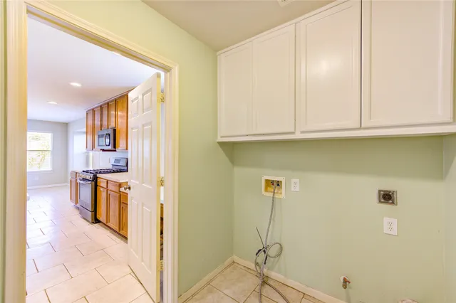 $1,995 | 9822 Memorial Crossing Drive, Tomball, TX 77375