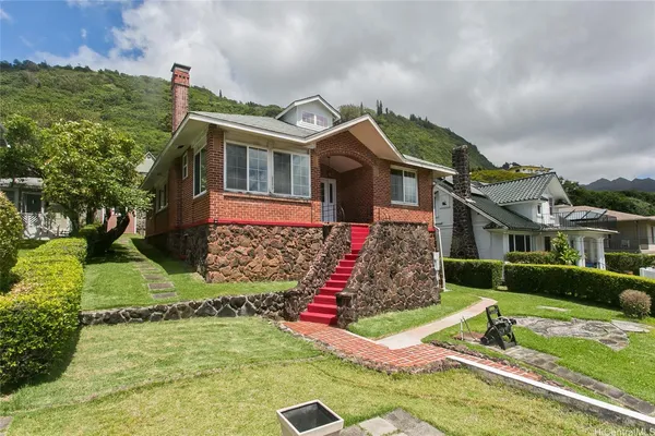 $2,400,000 | 2742 Manoa Road, Honolulu, HI 96822