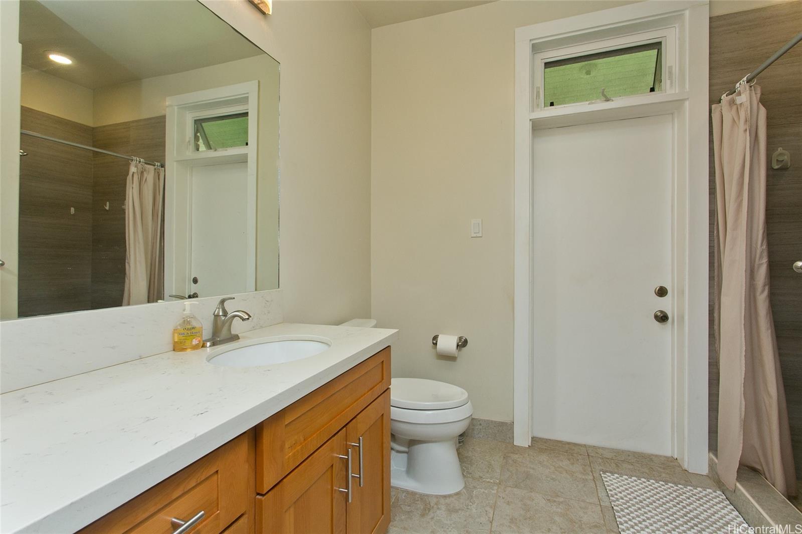 2742 Manoa Road Honolulu, HI 96822 - Photo 12 of 25 Main Bathroom
