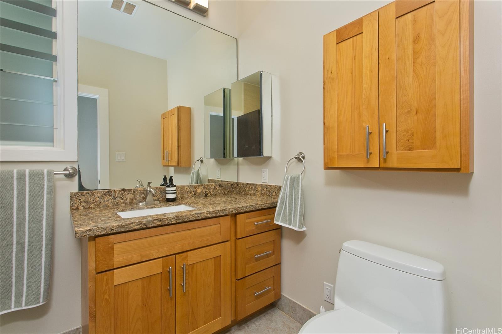 2742 Manoa Road Honolulu, HI 96822 - Photo 14 of 25 Third Bathroom