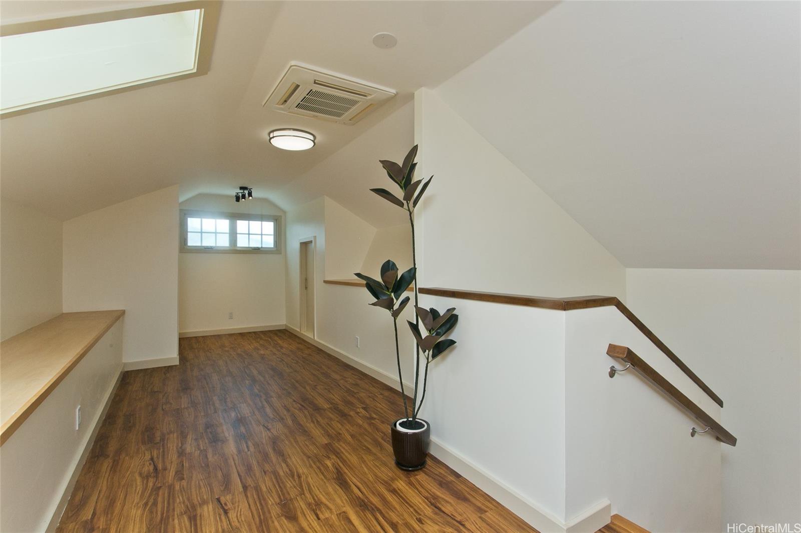 2742 Manoa Road Honolulu, HI 96822 - Photo 15 of 25 Upstairs