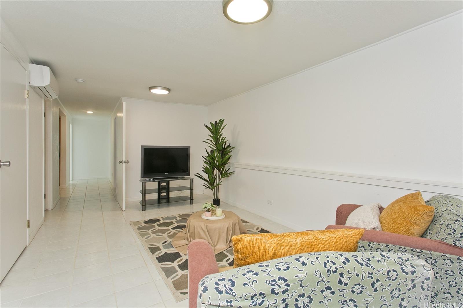 2742 Manoa Road Honolulu, HI 96822 - Photo 17 of 25 Downstairs Living Area