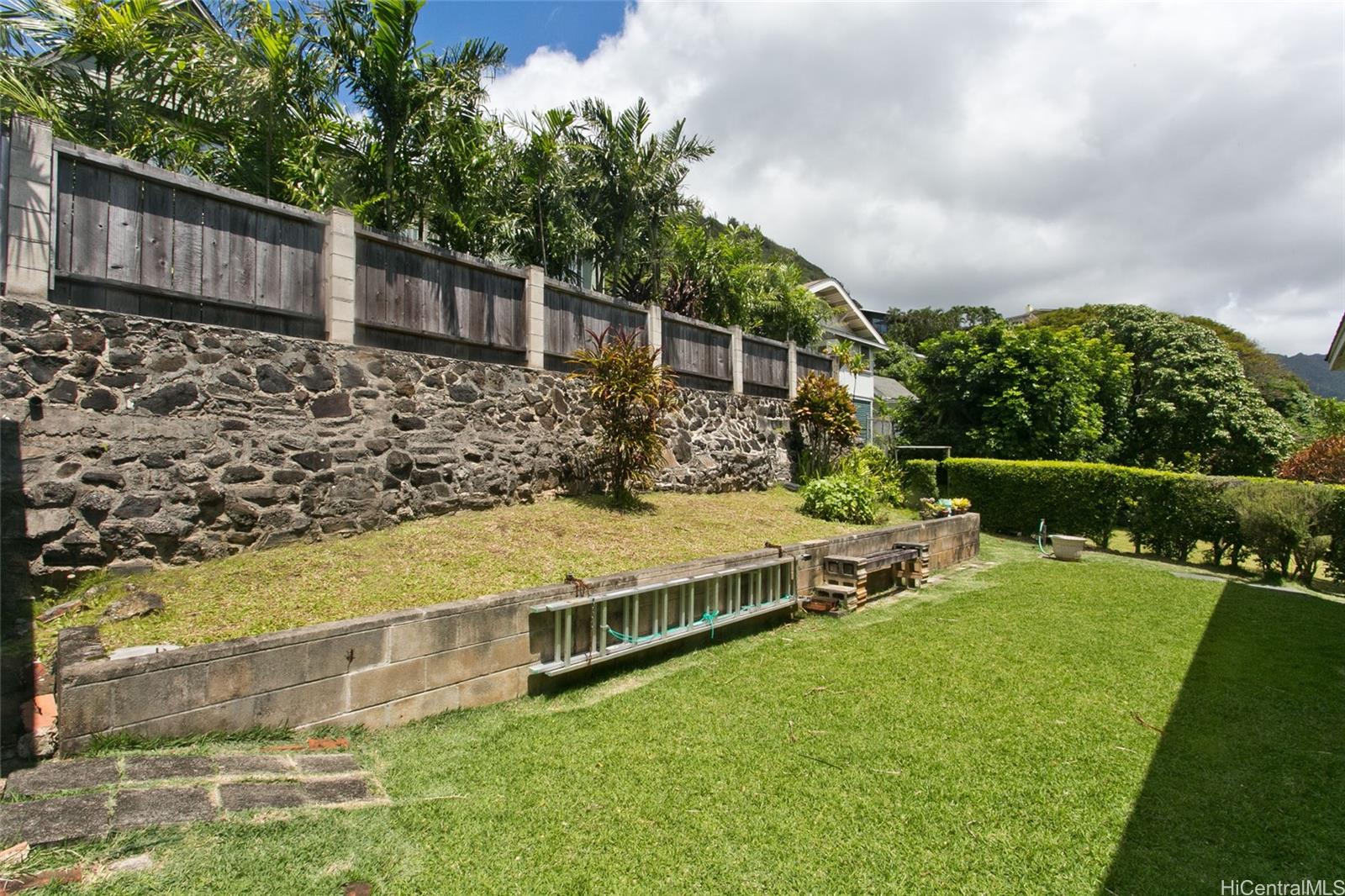 2742 Manoa Road Honolulu, HI 96822 - Photo 24 of 25 Backyard