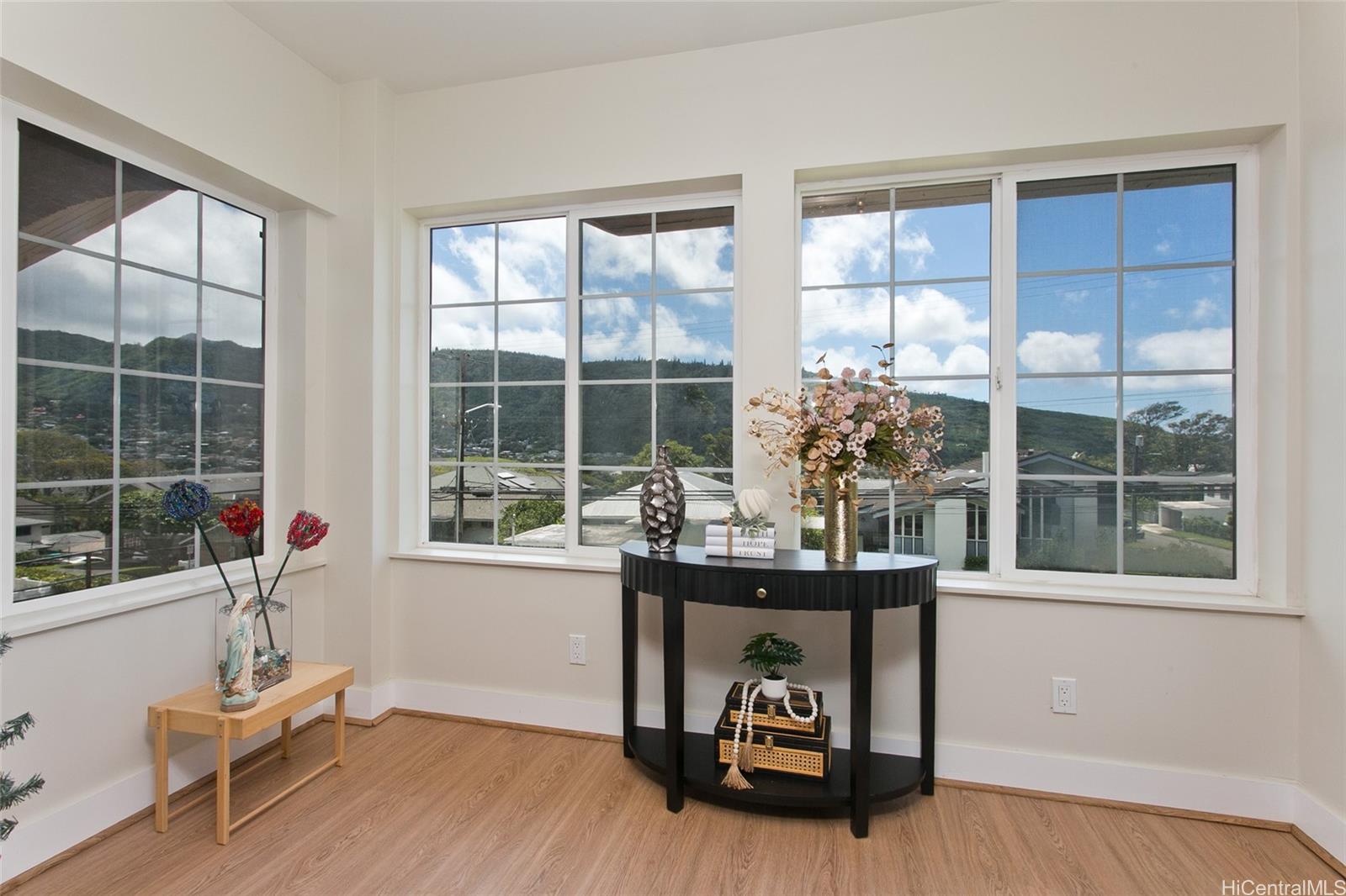 2742 Manoa Road Honolulu, HI 96822 - Photo 6 of 25 Sun Room