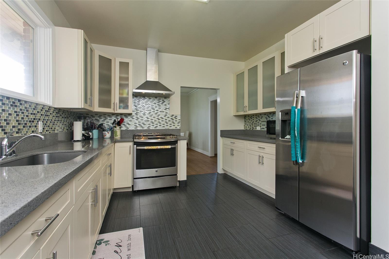 2742 Manoa Road Honolulu, HI 96822 - Photo 7 of 25 Kitchen