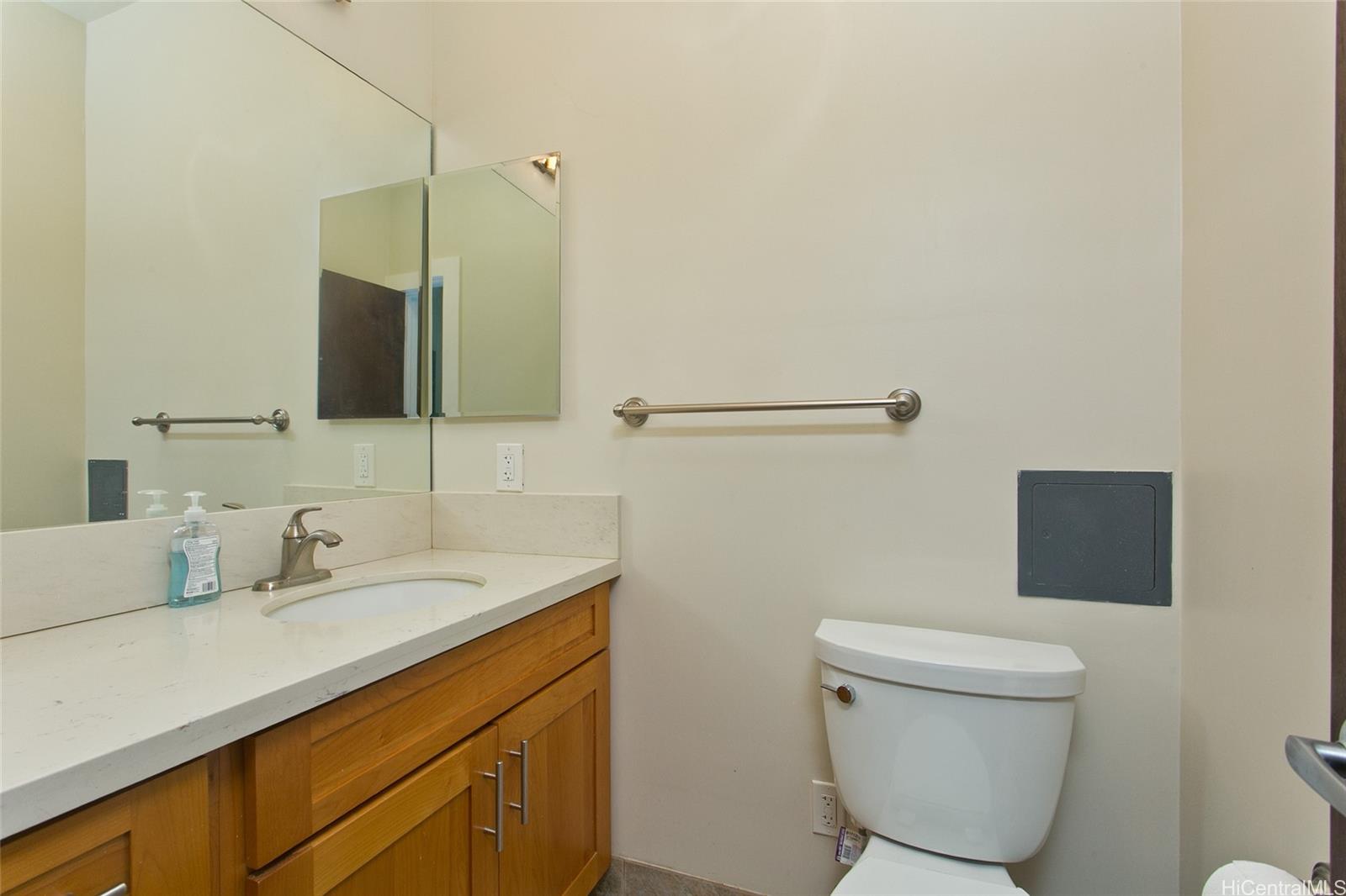 2742 Manoa Road Honolulu, HI 96822 - Photo 10 of 25 Second Bathroom