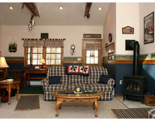 1825 North Brookfield Road Oakham, MA 01068 - Photo 2 of 13 Gallery Image 2