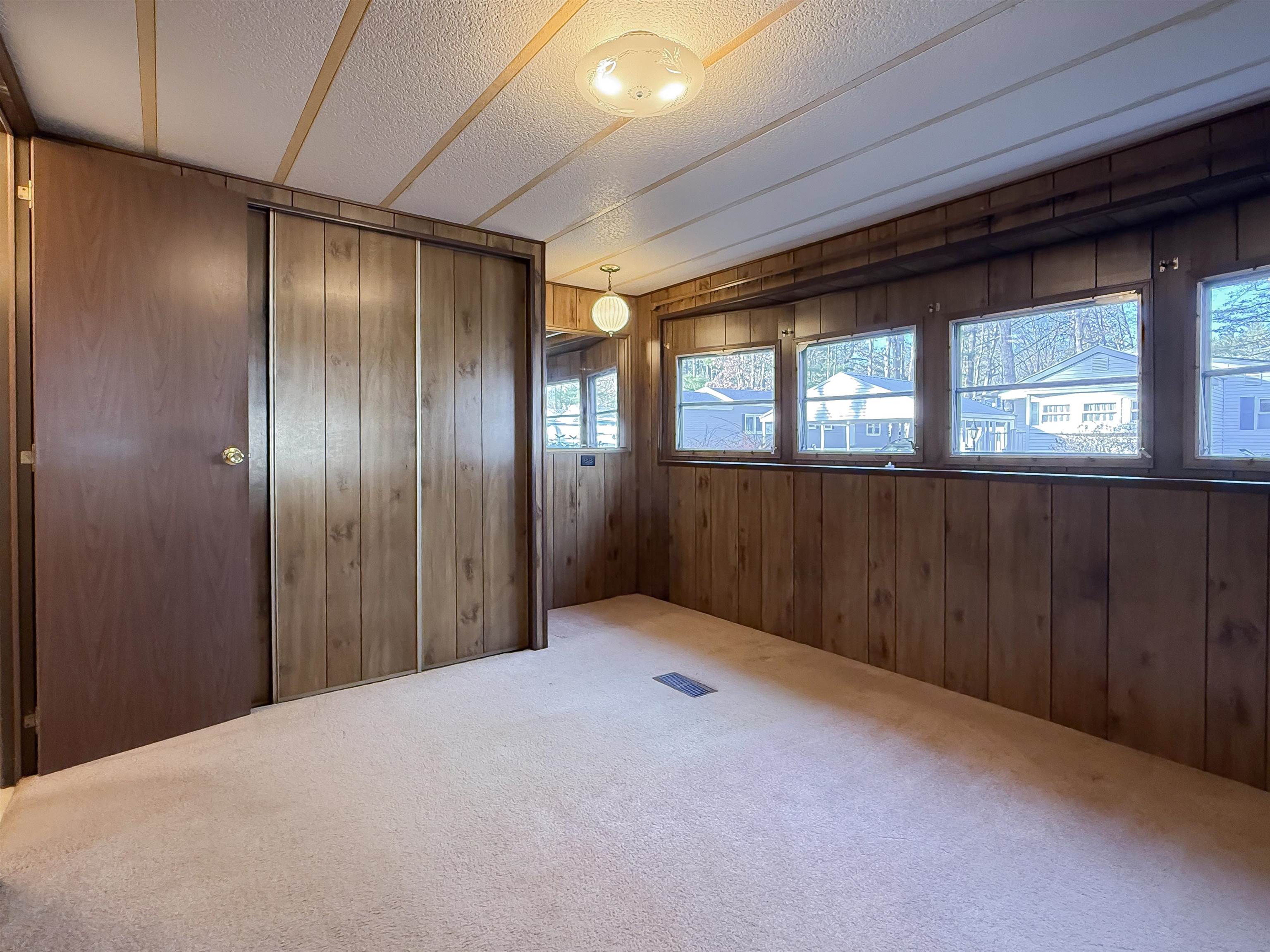 807 Nottingham Drive Exeter, NH 03833 - Photo 13 of 37