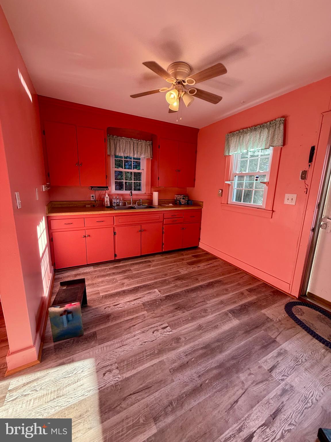 13925 Ellerslie Road Ellerslie, MD 21529 - Photo 4 of 12 a room with wooden floors and furniture