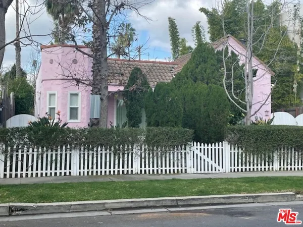 $5,690 | 459 South Holt Avenue, Los Angeles, CA 90048