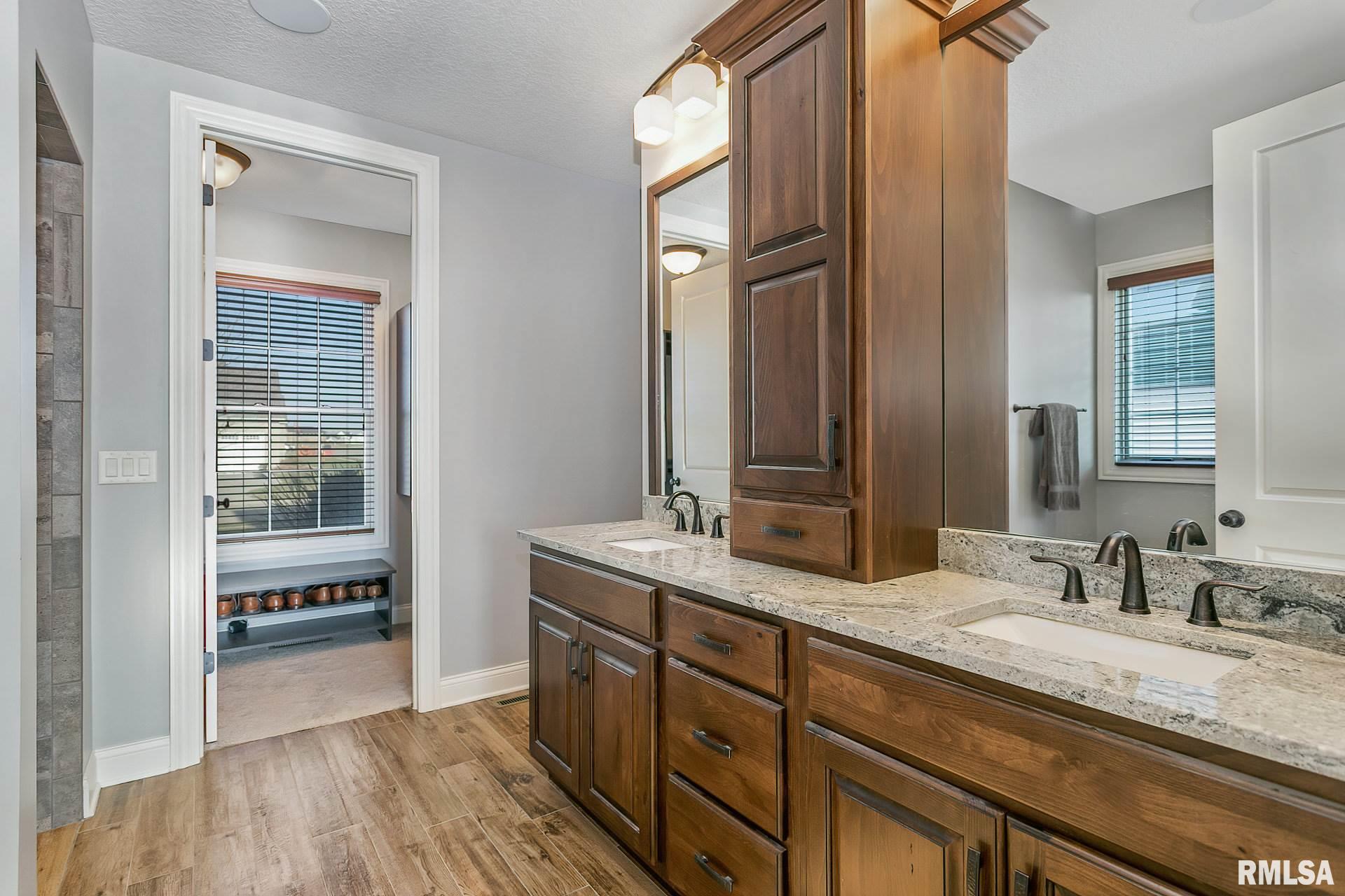 6463 Cardinal Road Bettendorf, IA 52722 - Photo 22 of 46 Gallery Image 22