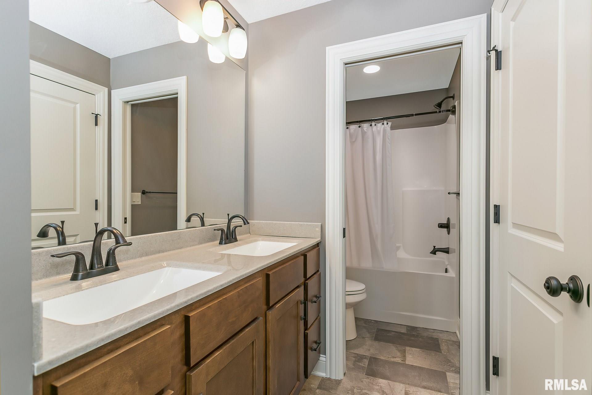 6463 Cardinal Road Bettendorf, IA 52722 - Photo 26 of 46 Gallery Image 26