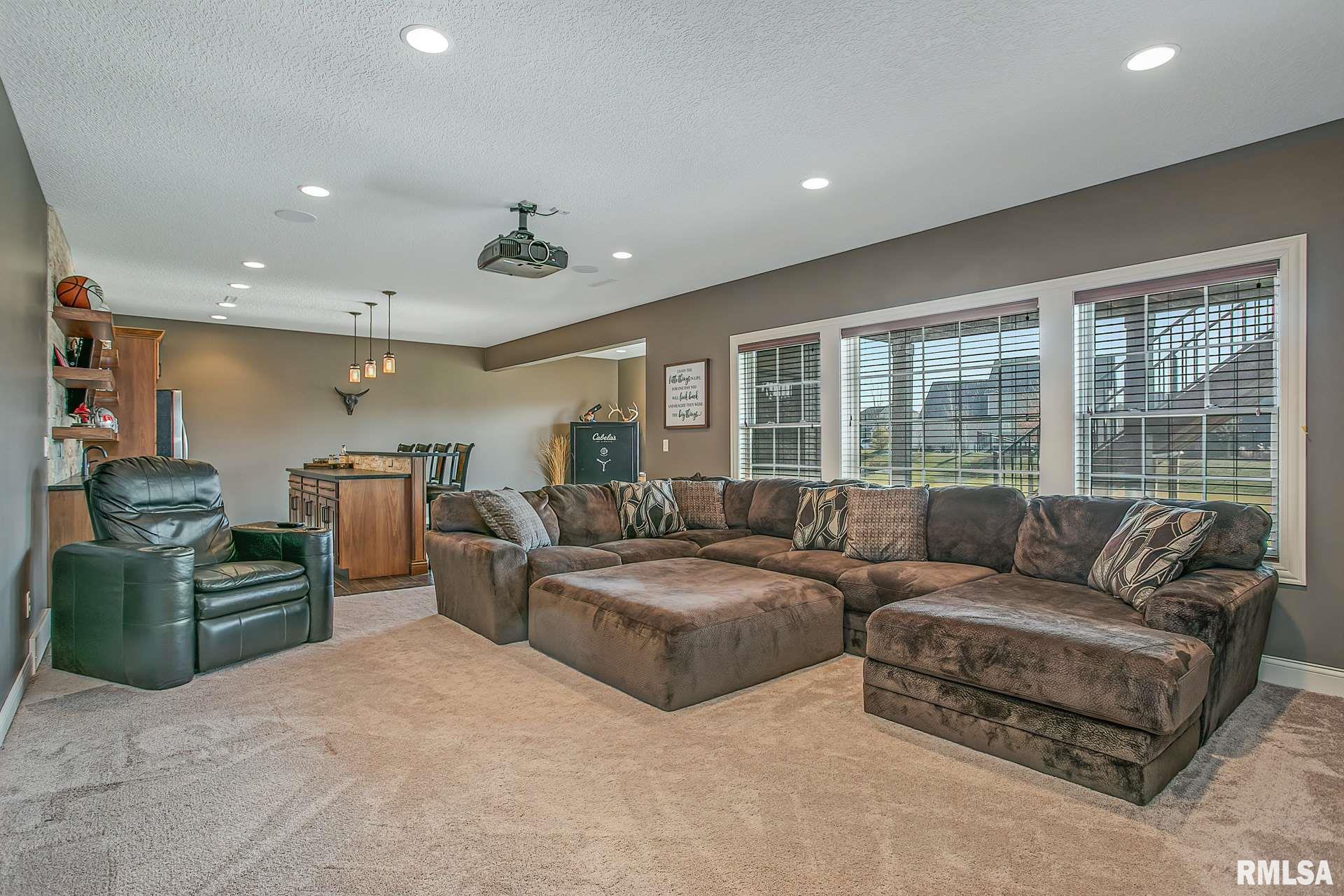 6463 Cardinal Road Bettendorf, IA 52722 - Photo 31 of 46 Gallery Image 31