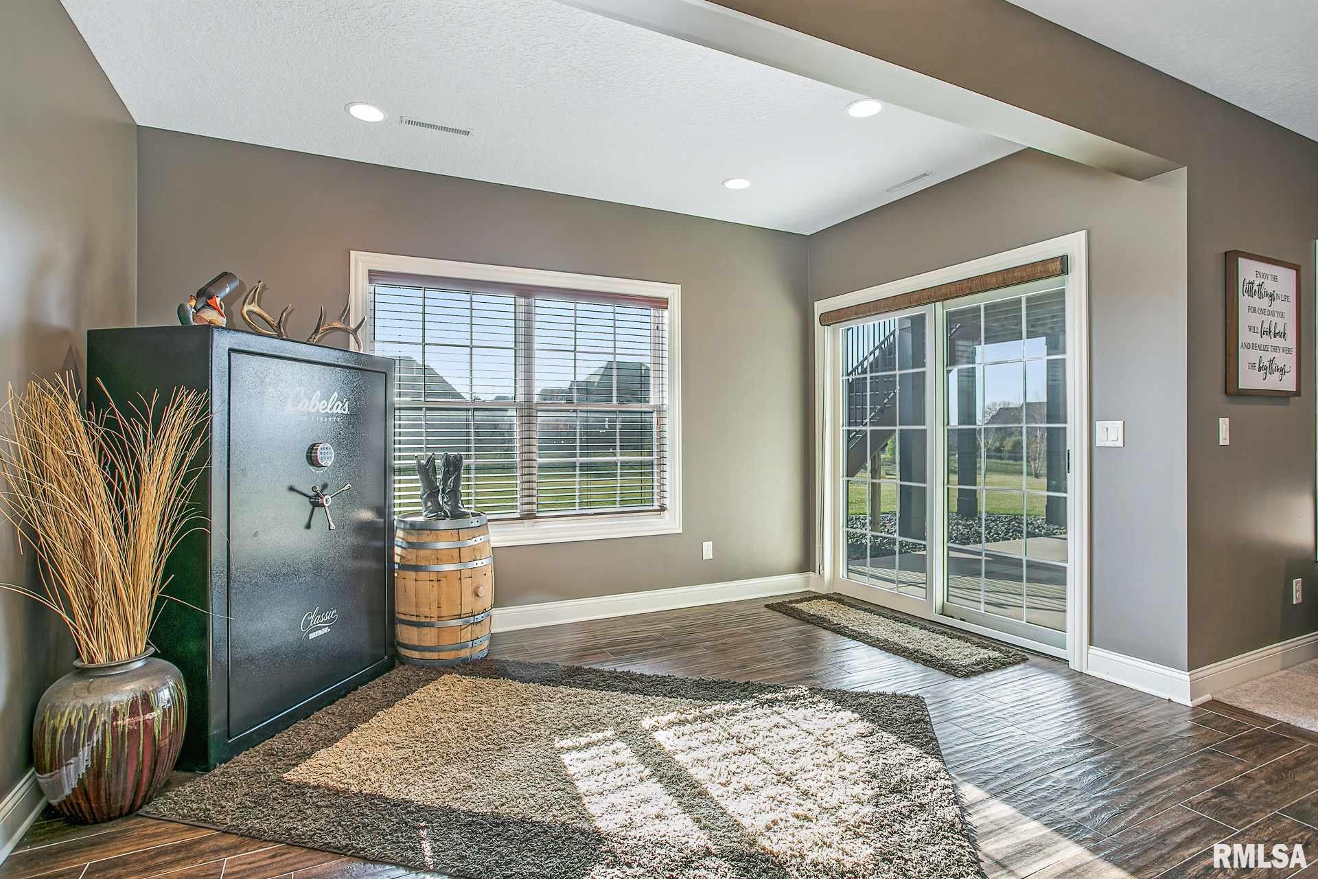 6463 Cardinal Road Bettendorf, IA 52722 - Photo 34 of 46 Gallery Image 34