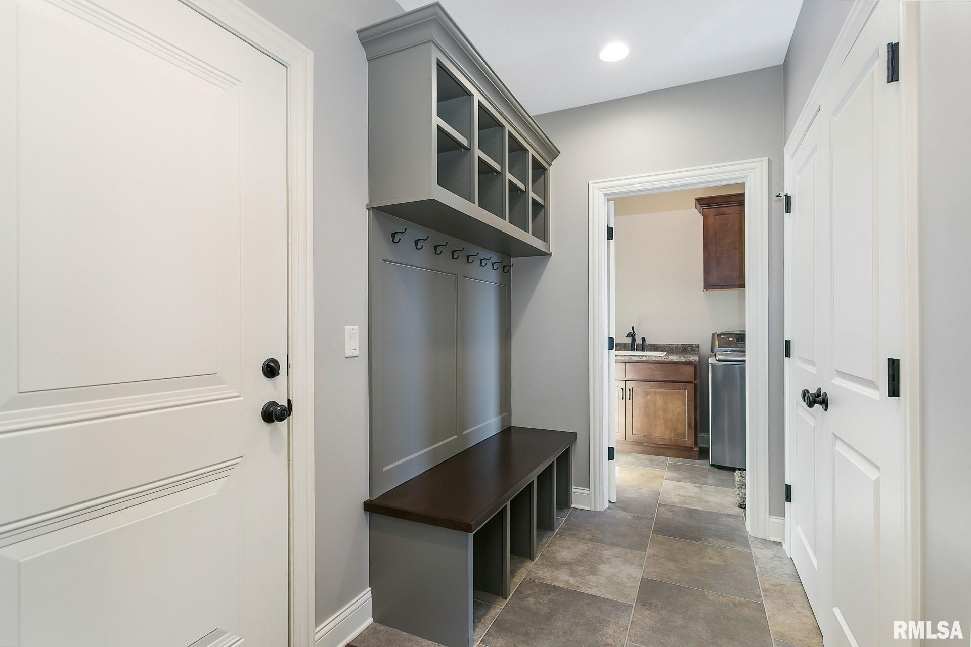 6463 Cardinal Road Bettendorf, IA 52722 - Photo 6 of 46 Gallery Image 6