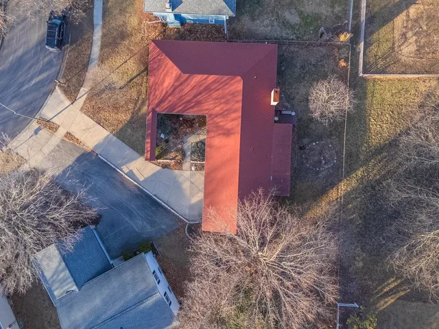 $269,000 | 28 Chatsford Court, Bloomington, IL 61704