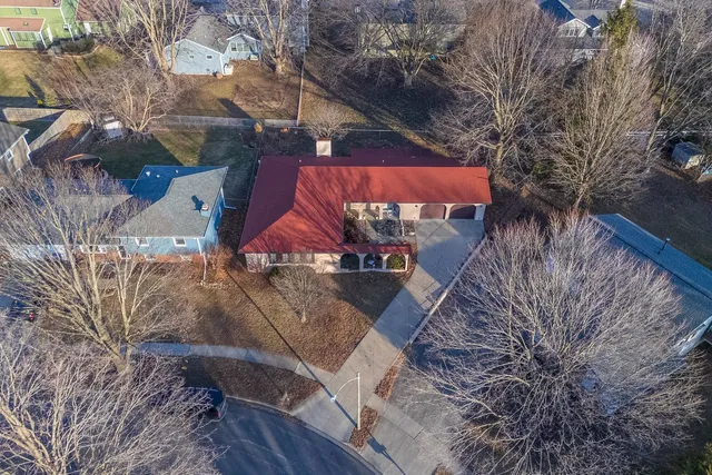 $269,000 | 28 Chatsford Court, Bloomington, IL 61704