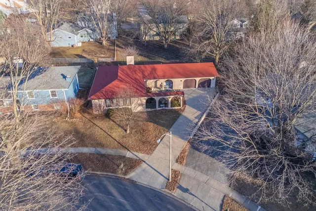 $269,000 | 28 Chatsford Court, Bloomington, IL 61704