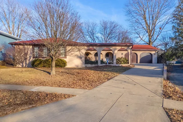 $269,000 | 28 Chatsford Court, Bloomington, IL 61704
