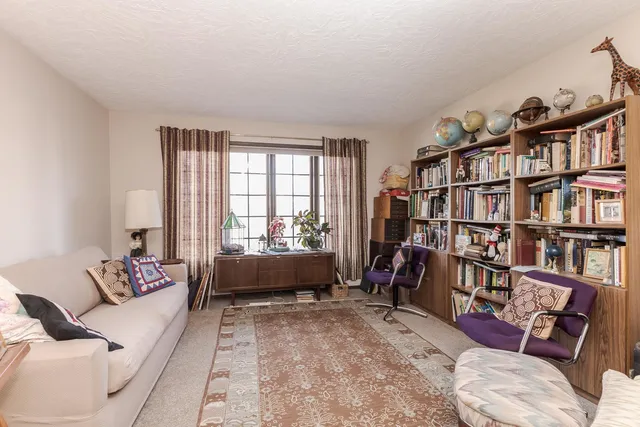 $269,000 | 28 Chatsford Court, Bloomington, IL 61704