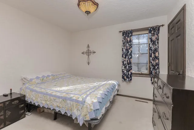 $269,000 | 28 Chatsford Court, Bloomington, IL 61704