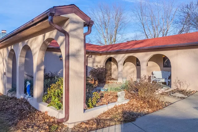 $269,000 | 28 Chatsford Court, Bloomington, IL 61704