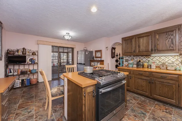 $269,000 | 28 Chatsford Court, Bloomington, IL 61704