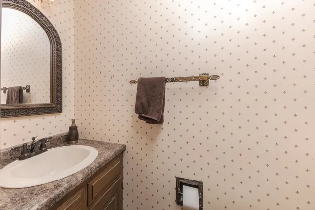 $269,000 | 28 Chatsford Court, Bloomington, IL 61704