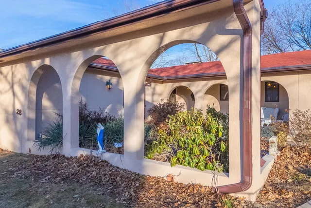 $269,000 | 28 Chatsford Court, Bloomington, IL 61704