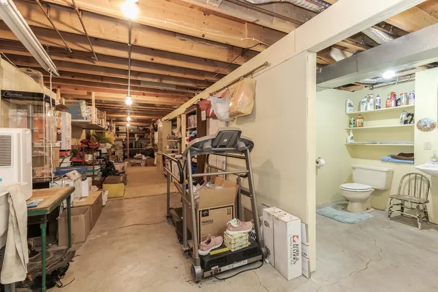 $269,000 | 28 Chatsford Court, Bloomington, IL 61704