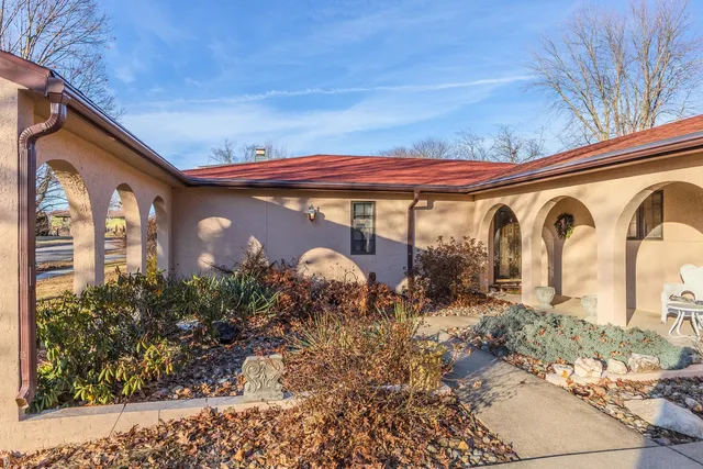 $269,000 | 28 Chatsford Court, Bloomington, IL 61704