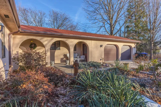 $269,000 | 28 Chatsford Court, Bloomington, IL 61704